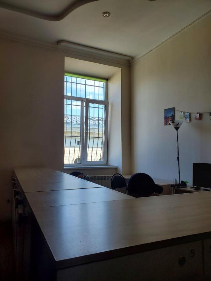 A1 Hostel Lviv Extérieur photo