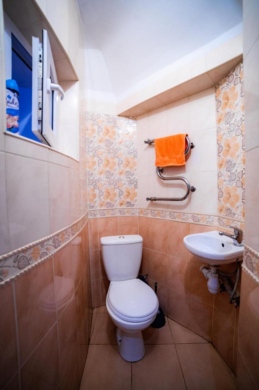A1 Hostel Lviv Extérieur photo