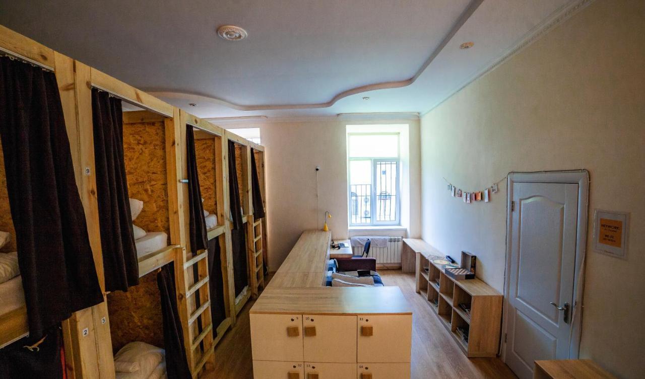 A1 Hostel Lviv Extérieur photo